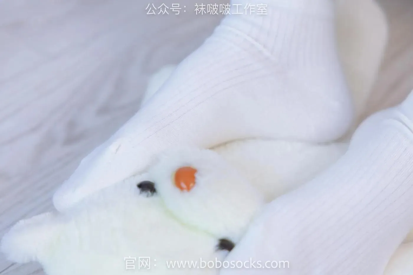 [BoBoSocks袜啵啵]NO.118 稚予-运动鞋、白棉袜、肉丝、踩小熊玩偶 [140P]插图8